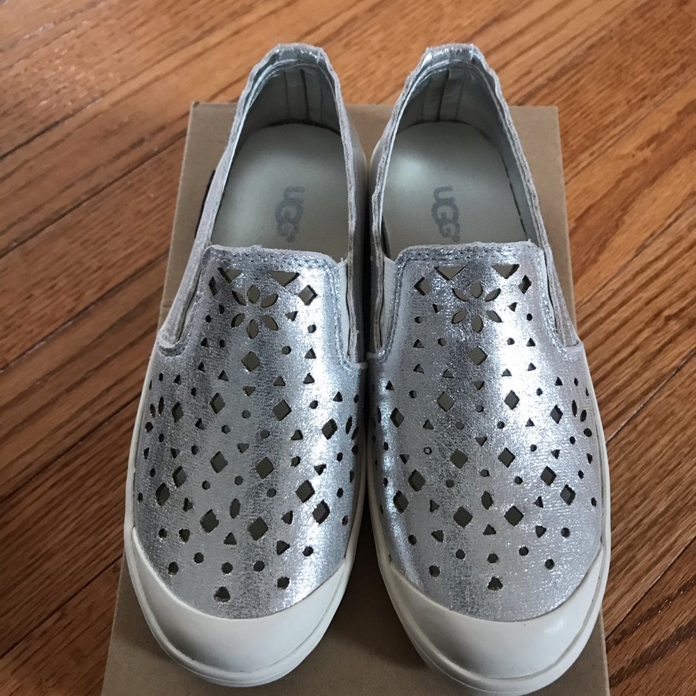Girls sneakers/UGG